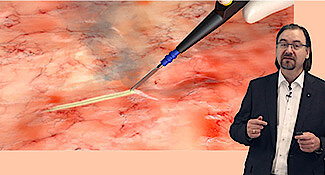 Ein Mann erklärt die Rauchabsaugung mit dem Erbe Produkt IES3 in einem Videokurs.